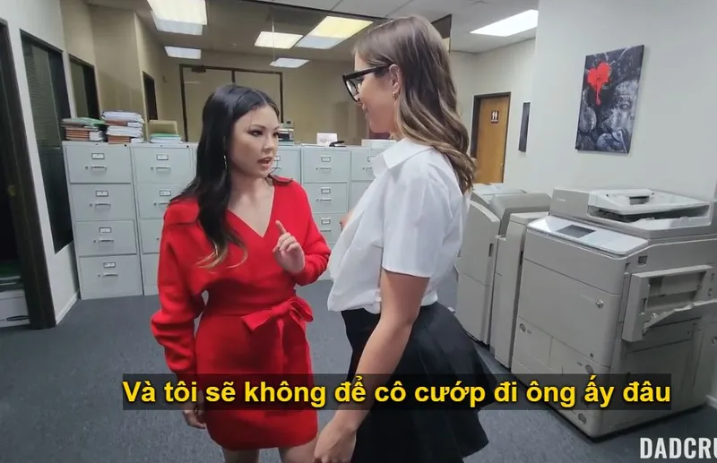 Bố dượng trúng số đụ cùng lúc bảo bối và em trợ lý riêng